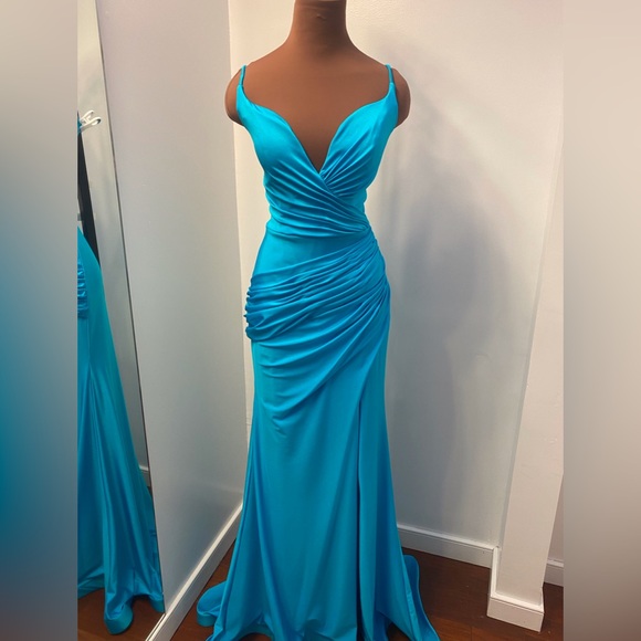 Ruched Satin Jersey dress with slit. - Picture 2 of 13